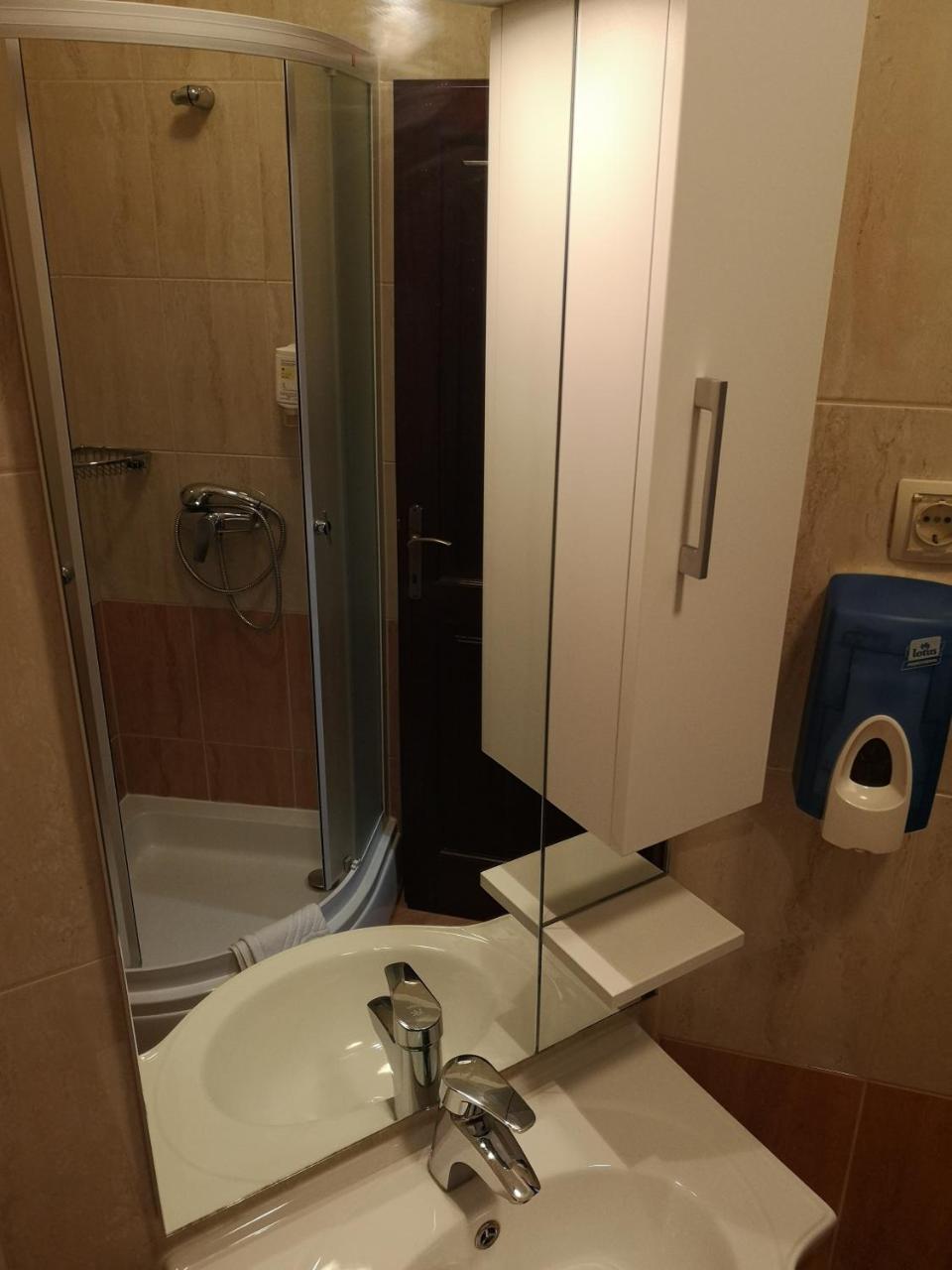 Tamaris Hotel New Translation
